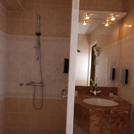 Hotell De La Providence 2*